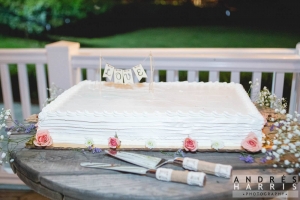 Simple white wedding cake, Love