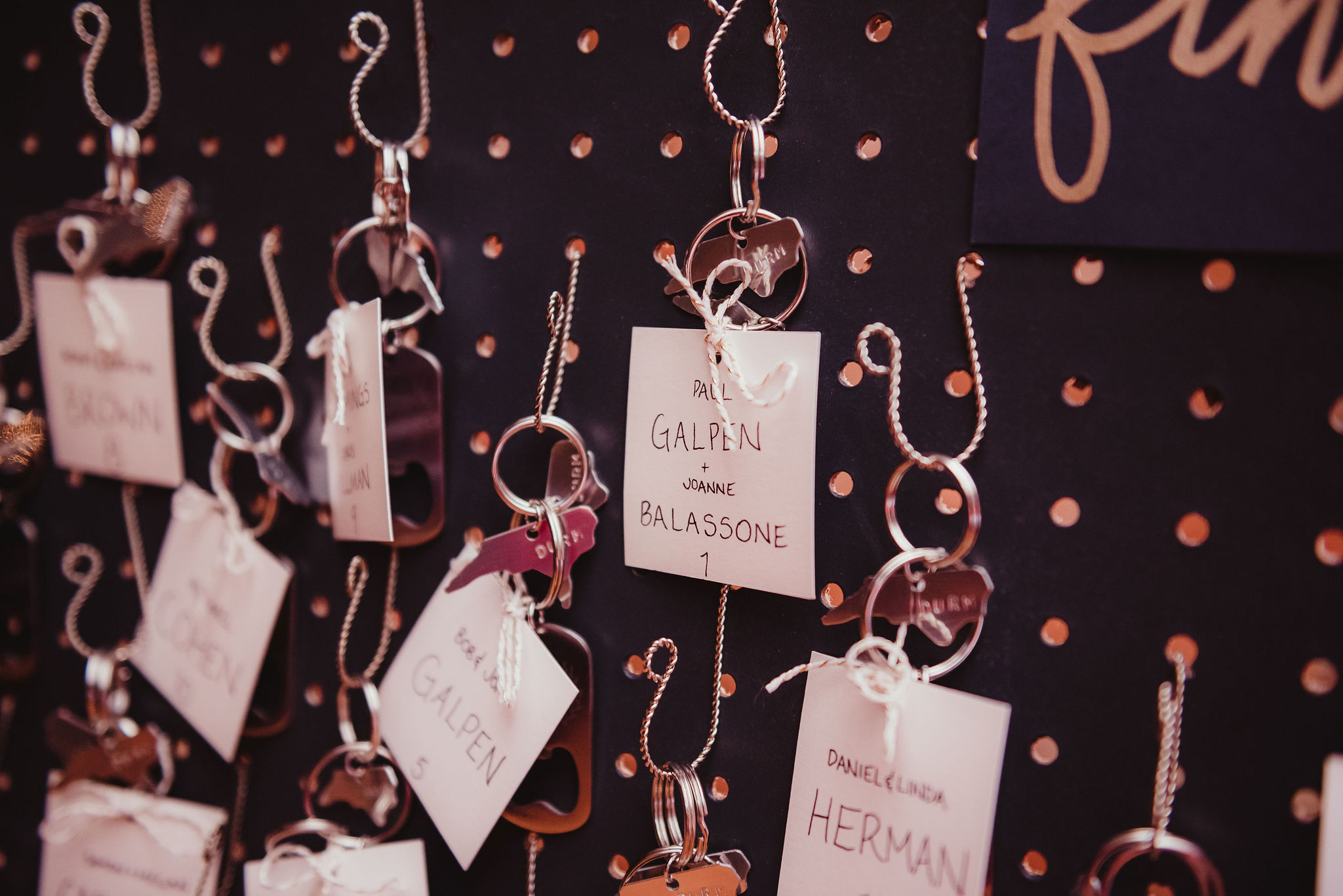 Seed packets with guests' names and table names are pinned on a board for guests to grab.